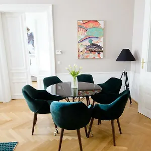 Urania - Mai's Vienna